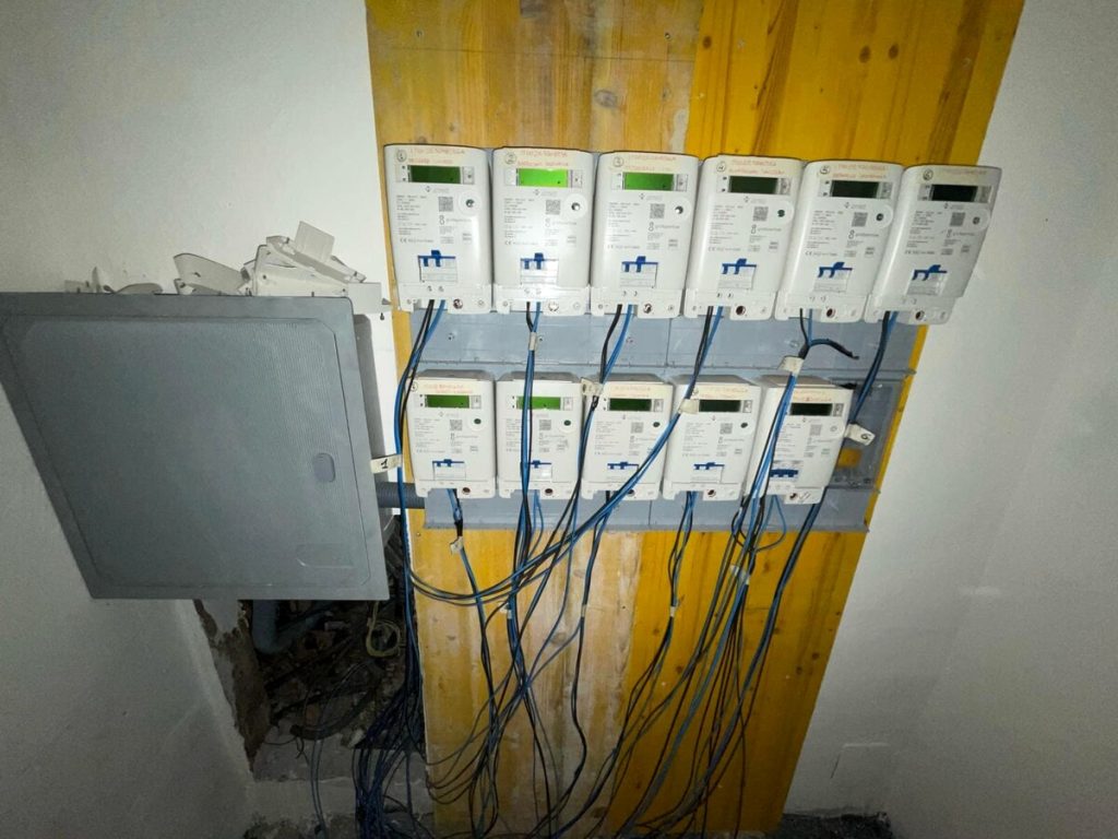Tiburtino III, il palazzo Ater senza citofoni e luce nelle scale