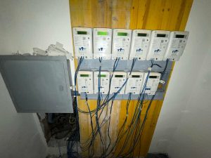 Tiburtino III, il palazzo Ater senza citofoni e luce nelle scale