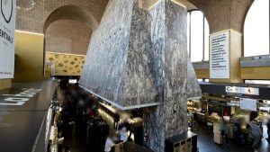 Termini: la tecnica del giubbetto per derubare i clienti del Mercato Centrale