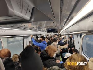 Metro B, ancora tempi duri per i pendolari: ecco quando aumenteranno i treni in circolazione