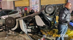 Incidente a Roma, auto si ribalta più volte: 2 morti e 4 feriti gravissimi