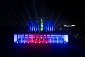 Peroni Nastro Azzurro annuncia la partnership globale con Ferrari: lo spettacolo nella notte a Roma