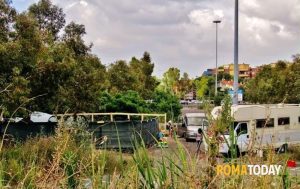 La piazza occupata dai camper abusivi diventerà un parcheggio per pellegrini
