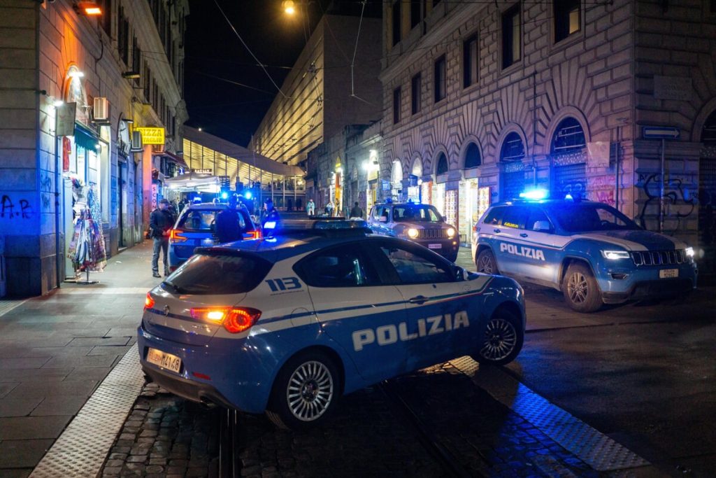 Accoltellato alla stazione Termini dopo una lite