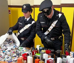 A Vigne Nuove un appartamento per nascondere profumi, sigarette e cosmetici rubati