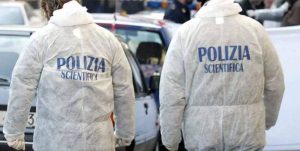 Studente gambizzato in strada, prima svolta alle indagini. Arrestato 20enne che nascondeva un'arma
