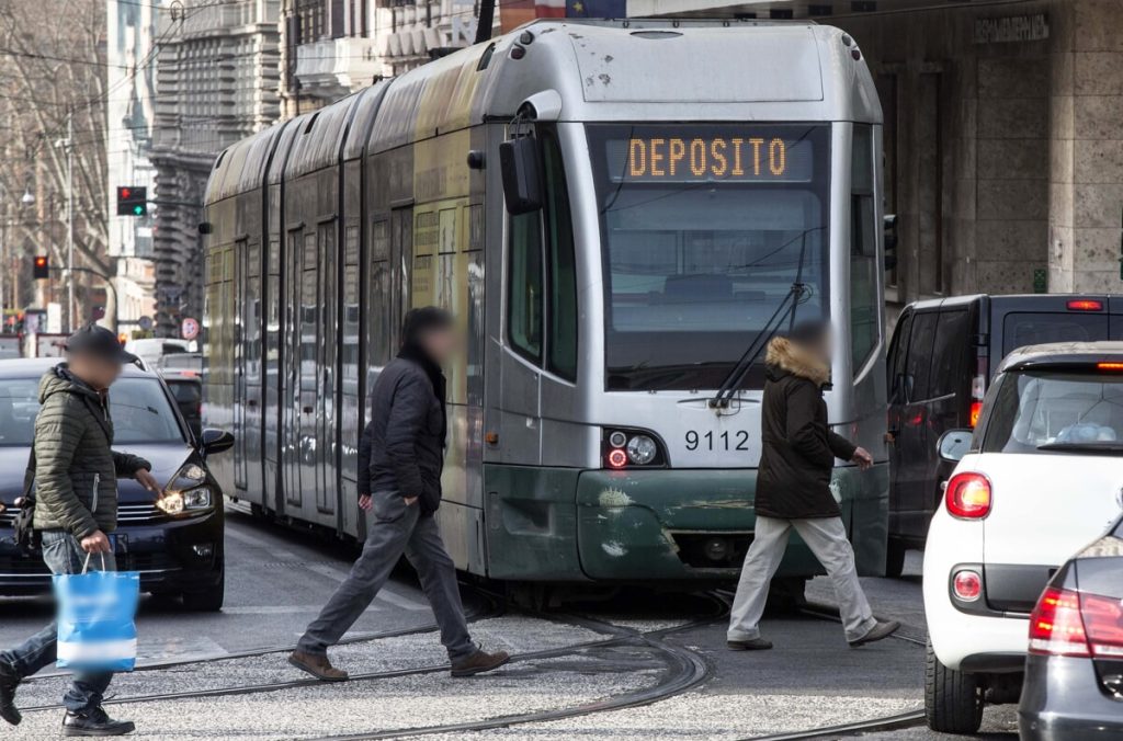 Sciopero a Roma: mercoledì 24 gennaio metro, treni, tram e bus a rischio