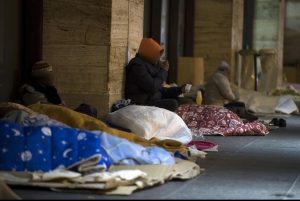 La raccolta straordinaria di coperte della Comunità di Sant'Egidio per i senza dimora