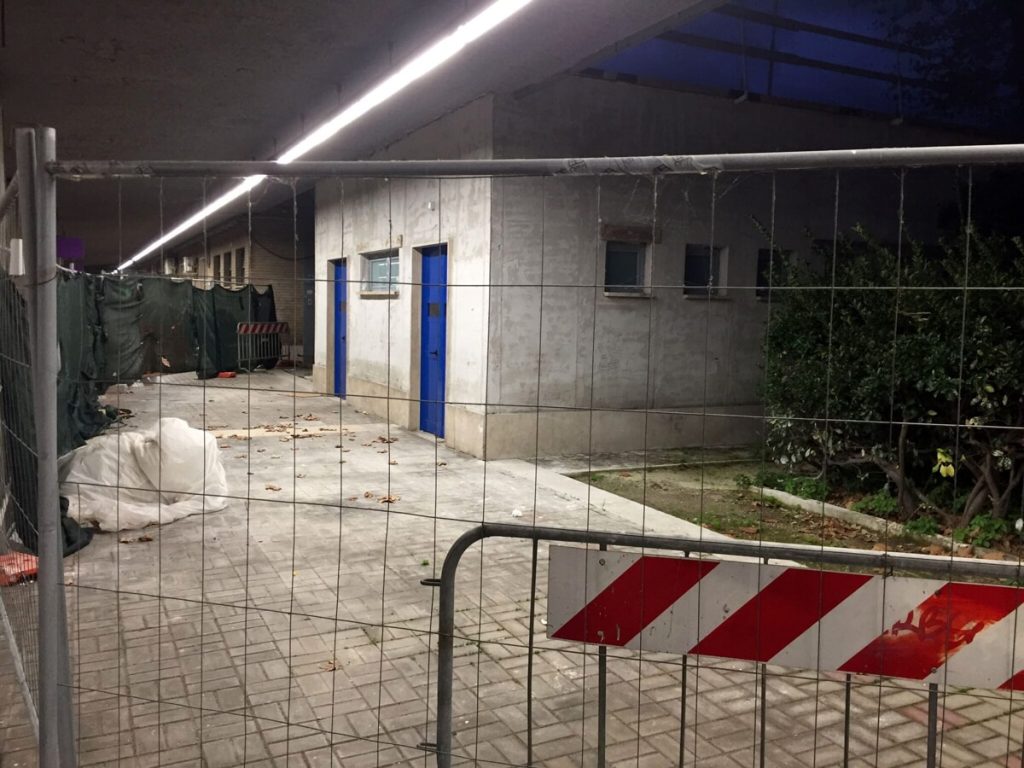 Roma Lido, vietato andare in bagno: i wc sono in permanente ristrutturazione
