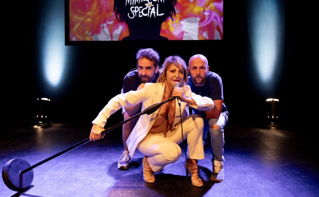 Al Teatro Ambra Jovinelli la comicità travolgente di Paola Minaccioni in Stupida Show! di Carrozzeria Orfeo