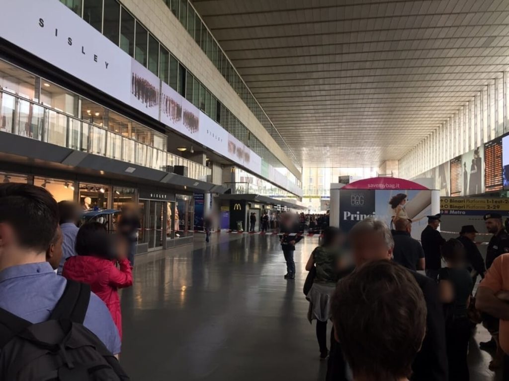 Termini: passeggera derubata della borsa con mille euro al tavolo del ristorante