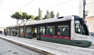 I binari del tram vanno cambiati, l'8 si ferma per cinque settimane