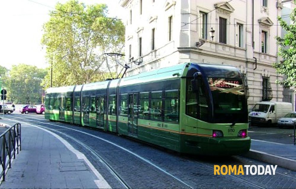 Trasporti, si ferma di nuovo per lavori il tram 8: tutte le info su chiusure e deviazioni