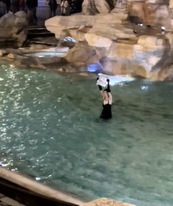 Festeggia il Capodanno con un tuffo a Fontana di Trevi