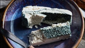 Come si fanno i formaggi vegani? Il video direttamente dal laboratorio