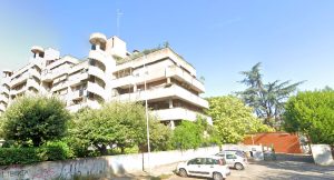 Senza dimora nell'ex scuola, il Codacons fa ricorso. Ma il Comune tira dritto