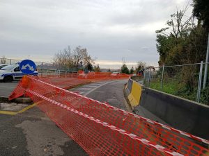Frana un costone e così Prima Porta è rimasta senza collegamento diretto con il centro di Roma