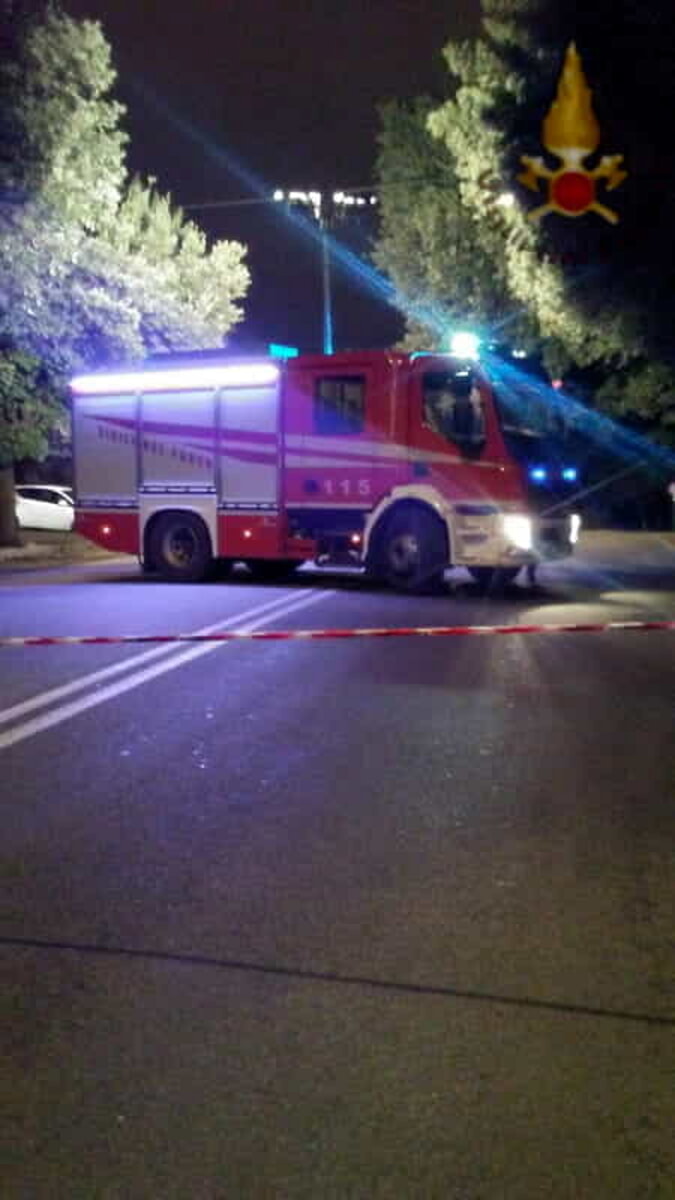 Incendio a Roma, brucia capannone: in fiamme macchinari da lavoro