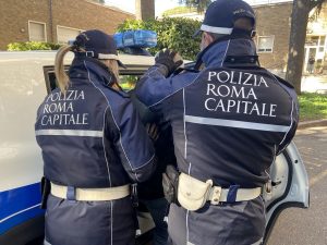 Parcheggiatore abusivo fermato nove volte in un anno: disposto l'espatrio