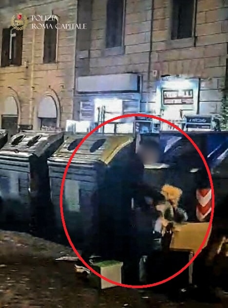 Dissemina rifiuti all'Esquilino: doveva ripulire e svuotare l'appartamento