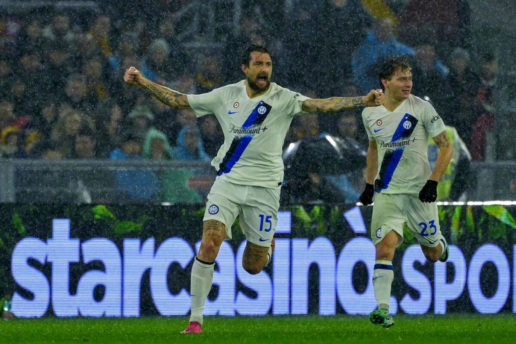 Perché Acerbi ha mostrato il dito medio ai tifosi della Roma