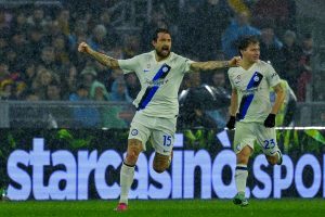 Perché Acerbi ha mostrato il dito medio ai tifosi della Roma