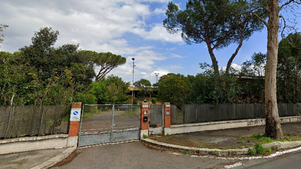 Gli ex custodi del centro carni sulla Togliatti rischiano lo sfratto dopo 30 anni
