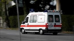 Incidente a Marino, mamma e figlia nel passeggino investite da un'auto