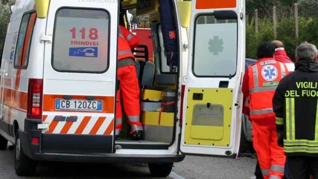 Scontro tra due auto, muore una donna. Grave l'altro conducente