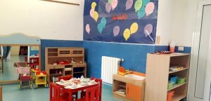 Asilo violato, ladri entrano e rubano merendine e materiale didattico