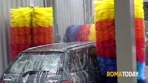 L'autolavaggio che scarica saponi e sostanze tossiche nei tombini