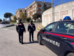Lo spaccio di due fratelli minorenni: in casa droga e oltre 10mila euro