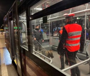 Manolesta in azione su bus e tra le vie del centro: 13 arresti