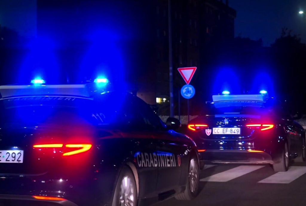 Accoltella rivale sul lavoro dopo lite in strada