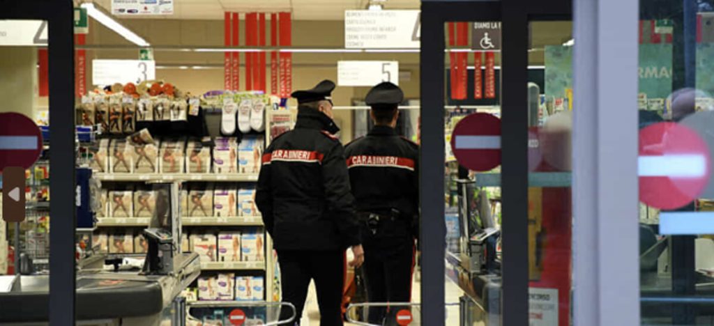 Rapinatore al supermercato Tigre