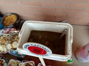 Take away da incubo: cibo venduto in strada senza controlli