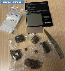 Spaccio di droga a bordo di auto a noleggio: due arresti a Primavalle
