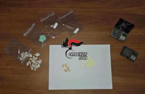 La casa delle droghe sintetiche: sequestrata ketamina, mdma e metanfetamina