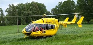 Alcol nel camino per accendere il fuoco, ustionata una donna