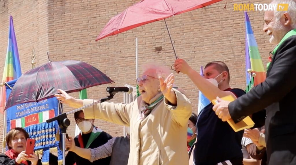 Iole Mancini compie 104 anni, gli auguri dell'Anpi all'ex staffetta partigiana che non si piegò a Priebke