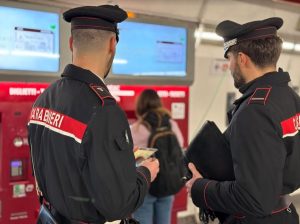 Le 15 persone arrestate a Roma per furti e borseggi