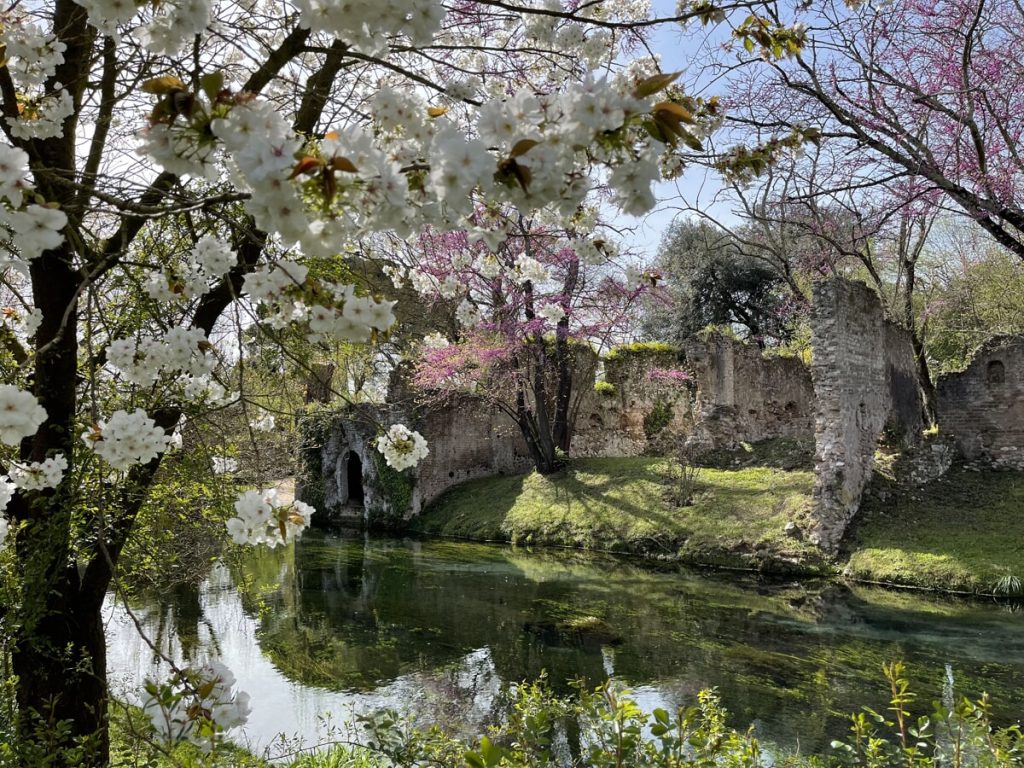Giardino di Ninfa, calendario ufficiale delle aperture 2024
