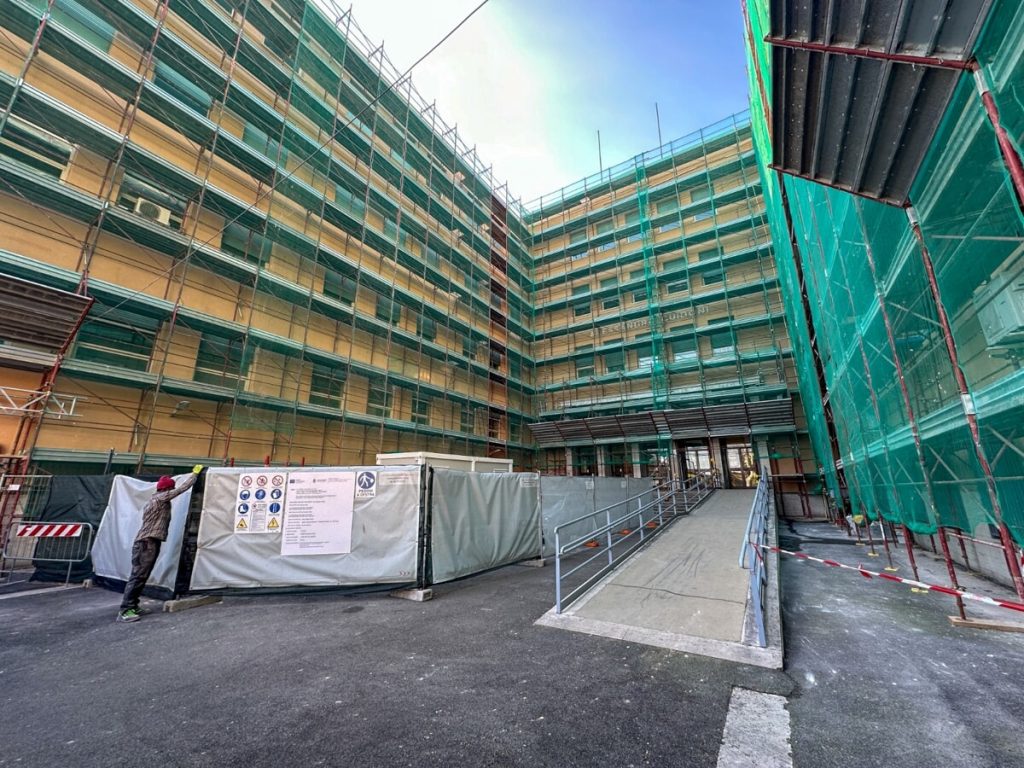 Il liceo Russell si rifà il look: lavori da un milione e mezzo per rifare le facciate