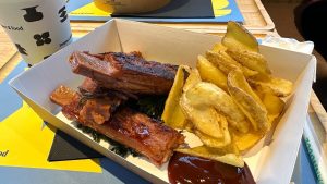 A Roma il fast food che serve tagliate, nuggets, burger e hot dog ma senza carne