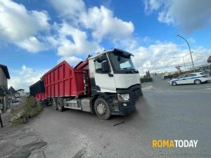 Incidente via Tiburtina: investito da un tir muore dopo il trasporto in ospedale