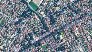 Alberi che crollano, voragini in strada. Vi porto nel quartiere-prigione di Roma sud