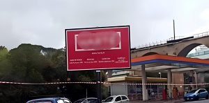 Lotta al "cartellone selvaggio", Roma al lavoro sul nuovo bando per gli impianti pubblicitari