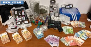 Sigarette elettroniche "stupefacenti" e 800 mila dosi di hashish nel camino: sgominata banda di pusher