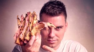 Il pizzaiolo che ha resuscitato la pizza romana bassa&croccante apre una nuova sede