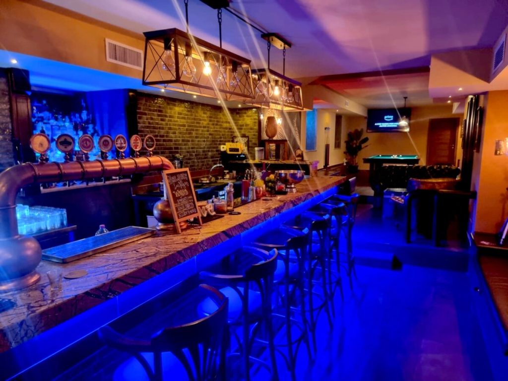 Inaugurazione Las Vegas Saloon: biliardo, cocktail e giochi da tavolo